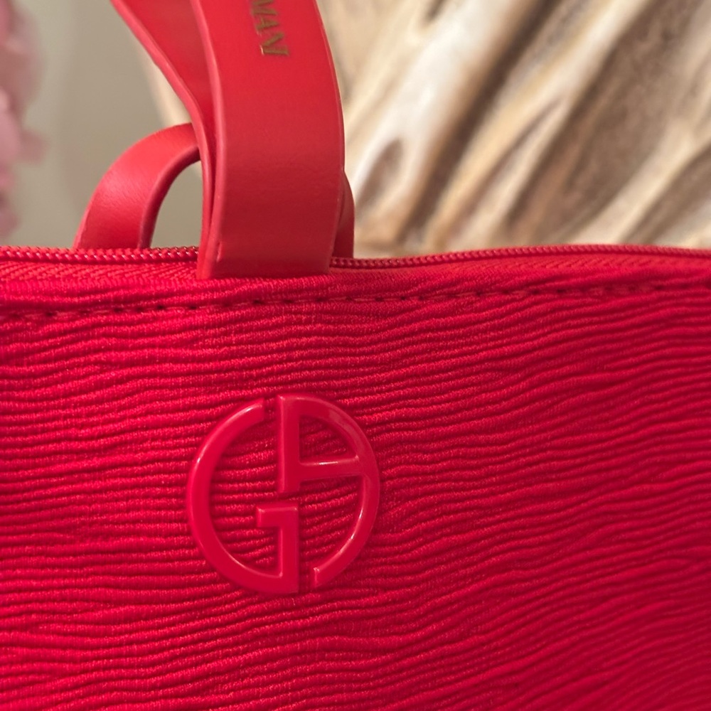 NEW Red Beauty Zipper Wristlet - Picture 2 of 13